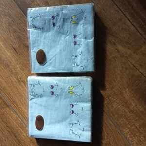🥂CASPARI 🥂Silver 'Cheers' Cocktail Napkins🍾